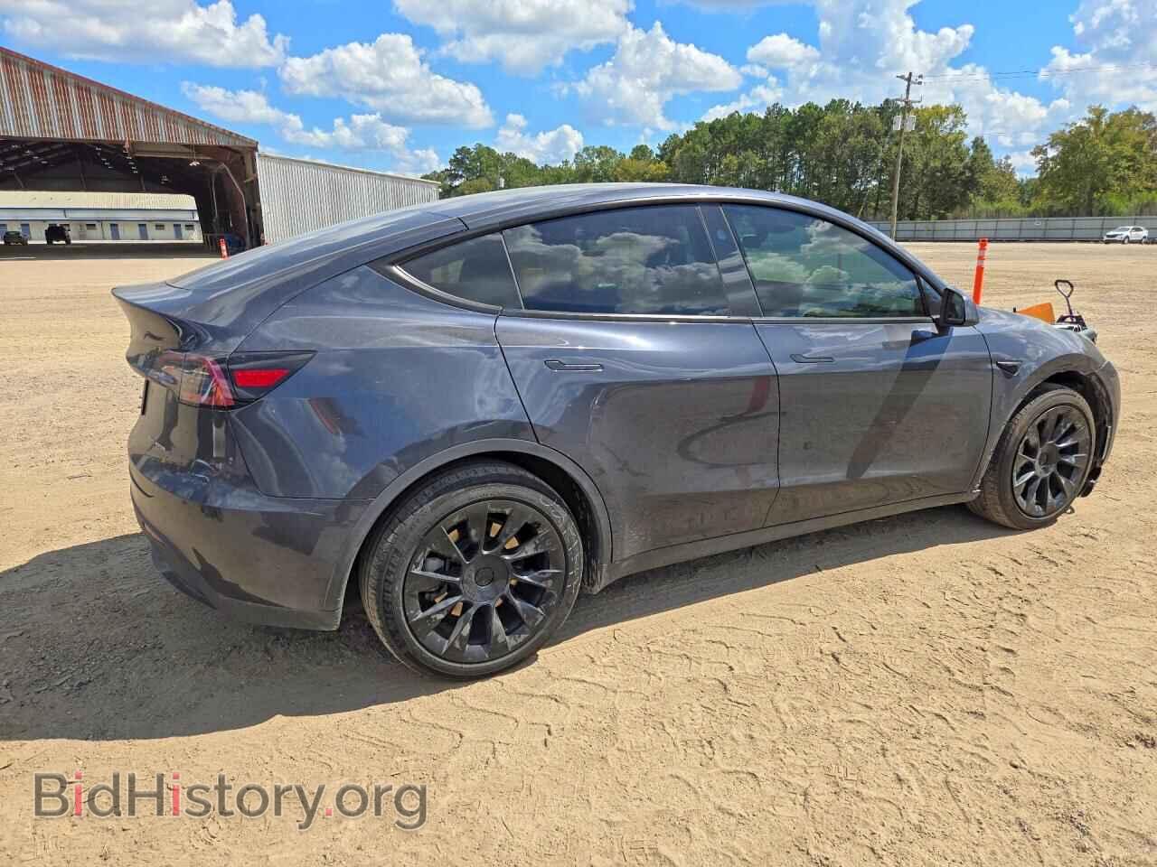 2024 TESLA MODEL Y - VIN: 7SAYGDEE3RA224579 - Photo 3