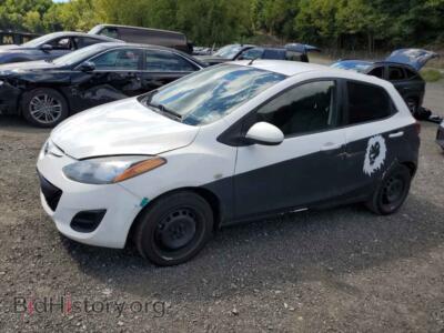 2011 Mazda 2, двухцветный — VIN JM1DE1HZ8B0111930, Copart