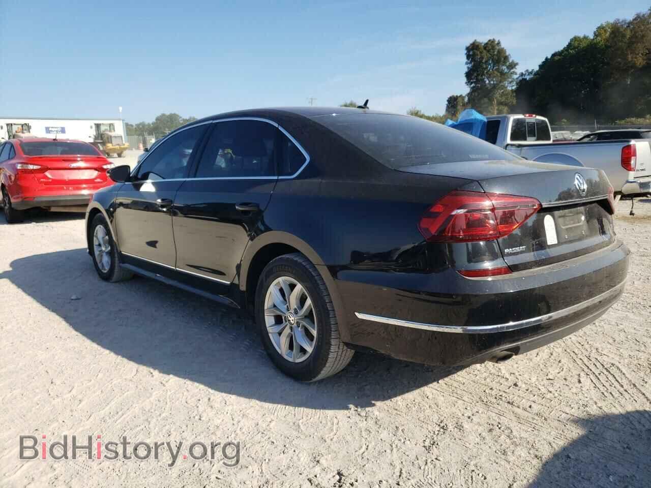 2017 VOLKSWAGEN PASSAT - VIN: 1VWAT7A34HC024595 - Фото 2