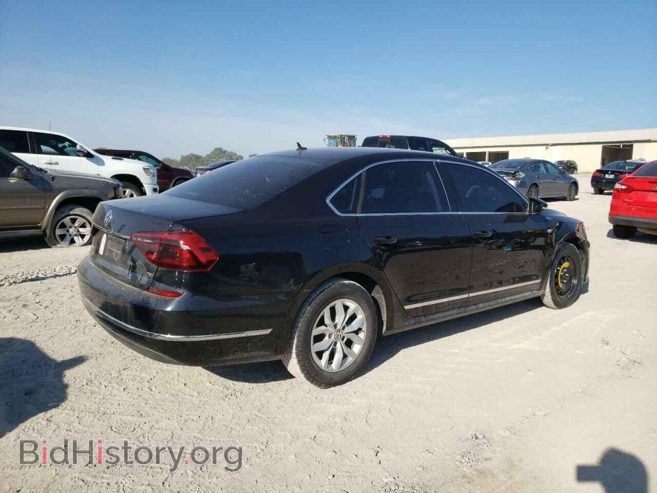 2017 VOLKSWAGEN PASSAT - VIN: 1VWAT7A34HC024595 - Фото 3