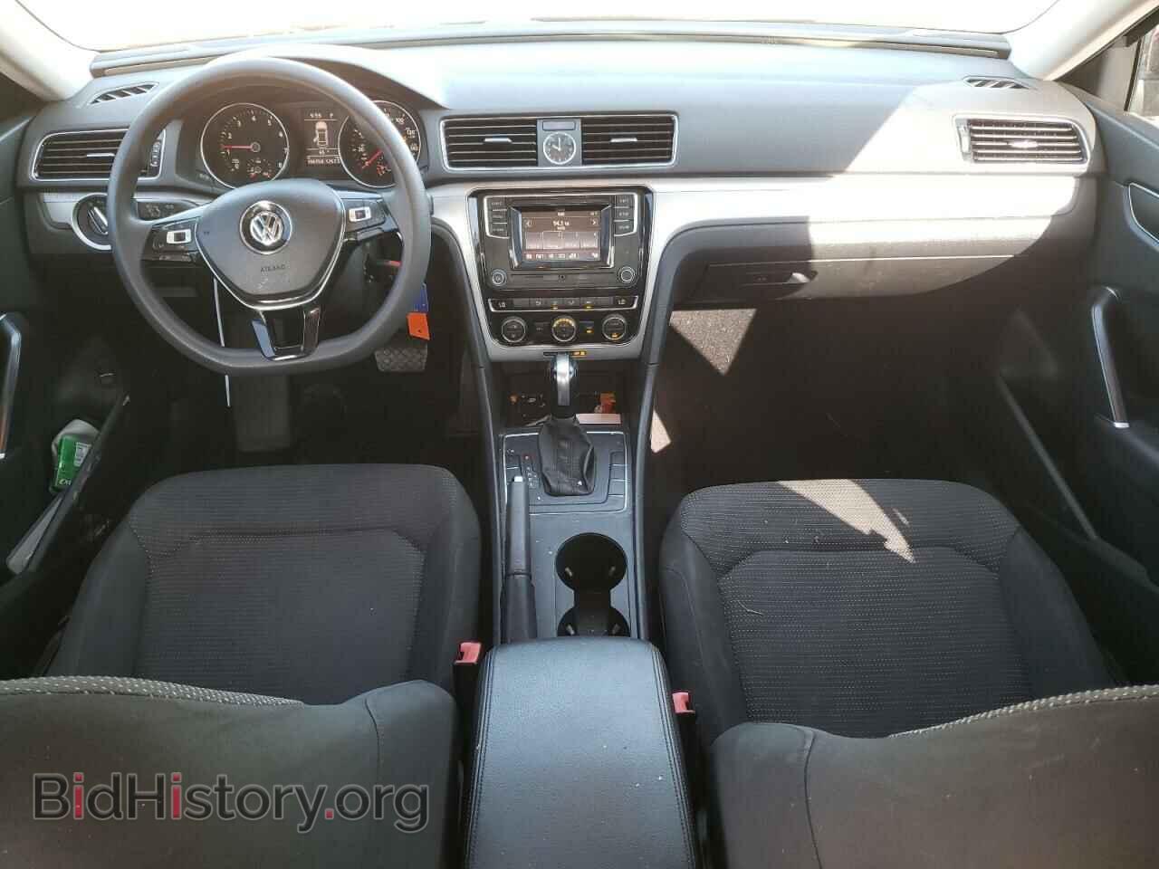 2017 VOLKSWAGEN PASSAT - VIN: 1VWAT7A34HC024595 - Фото 8