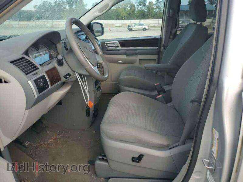 2010 Chrysler MINIVAN (VIN 2A4RR5D19AR215066) — photo 7 of 12