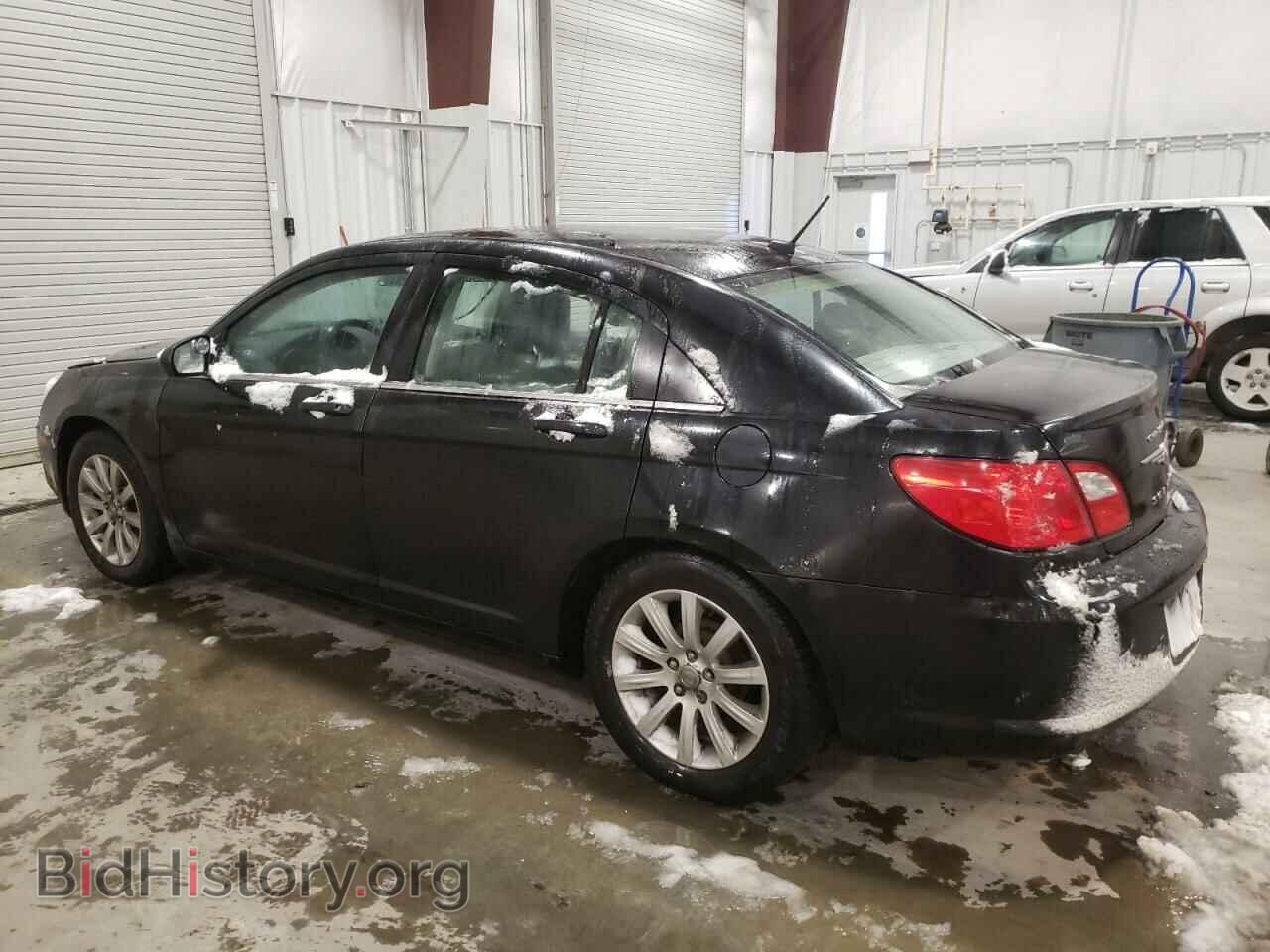 2010 CHRYSLER SEBRING - VIN: 1C3CC5FB8AN147167 - Фото 2