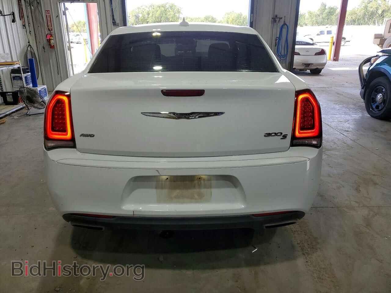 2016 Chrysler 300 (VIN 2C3CCAGG7GH191567) — photo 6 of 14