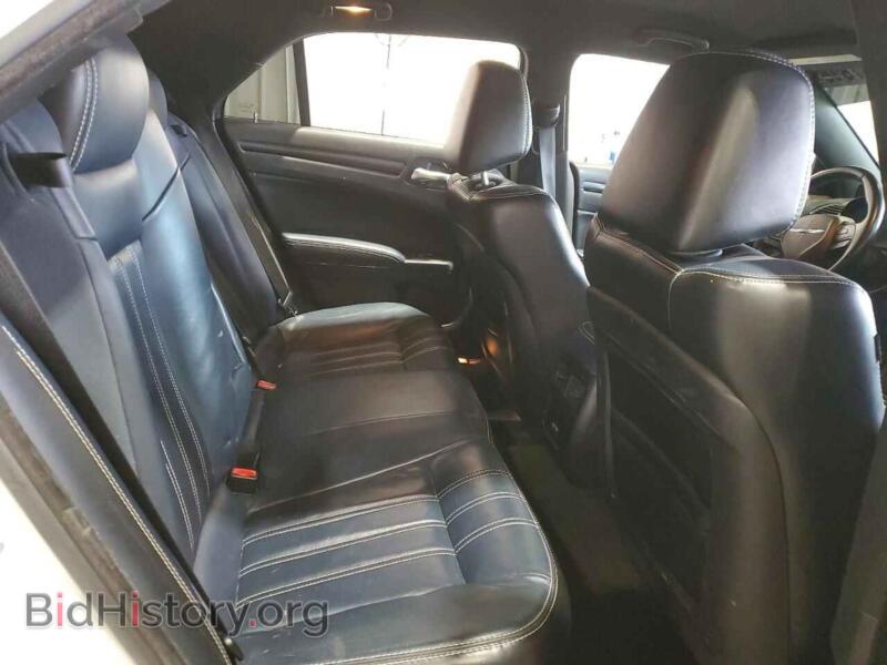 2016 Chrysler 300 (VIN 2C3CCAGG7GH191567) — photo 10 of 14