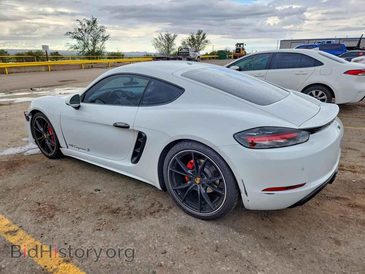 2017 PORSCHE CAYMAN - VIN: WP0AB2A87HS285827 - Photo 2