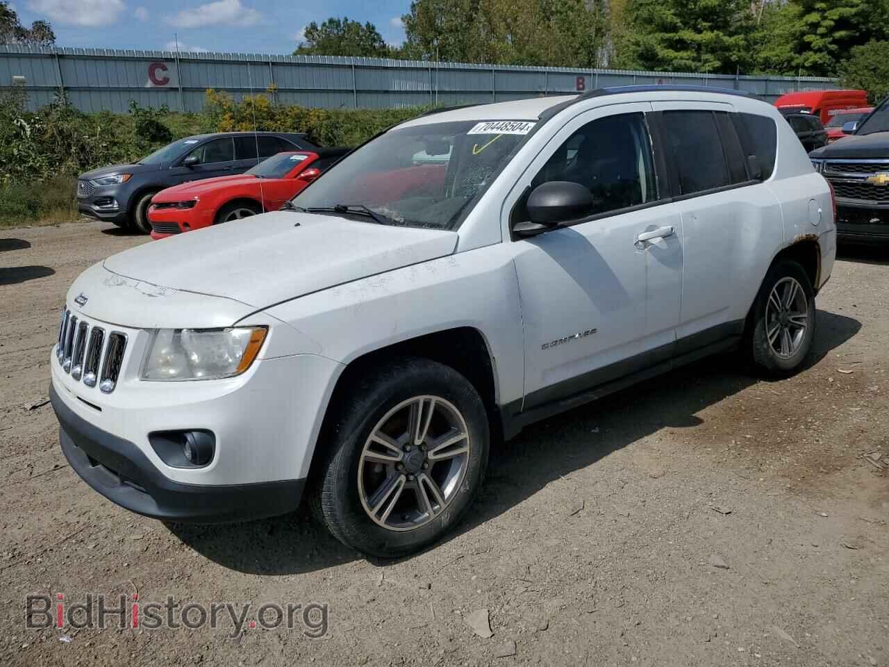 Photo 1J4NF4FB2BD222663 - JEEP COMPASS 2011