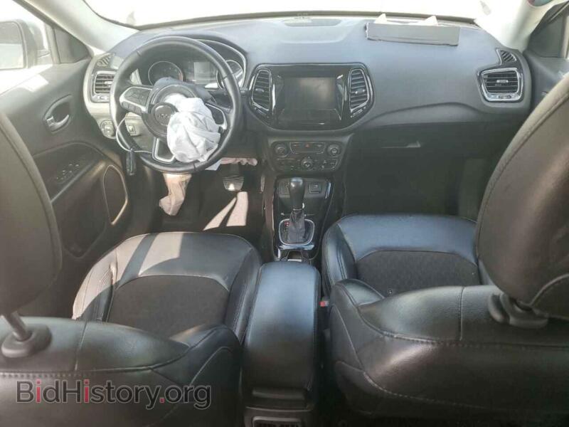 2020 Jeep COMPASS (VIN 3C4NJCBB0LT241695) — photo 8 of 13