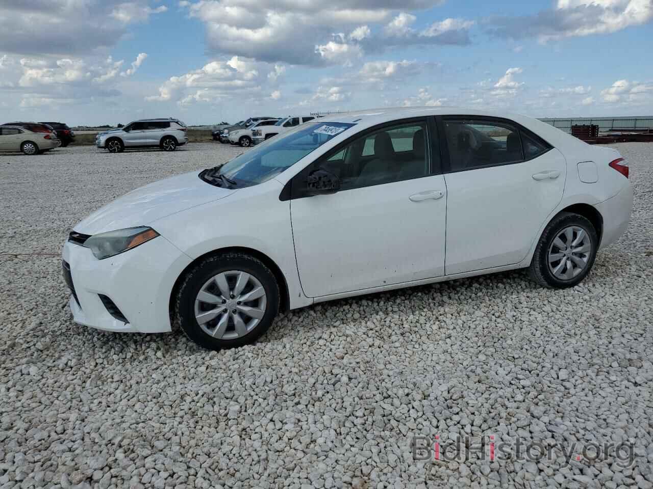 Toyota Corolla 2015 белая