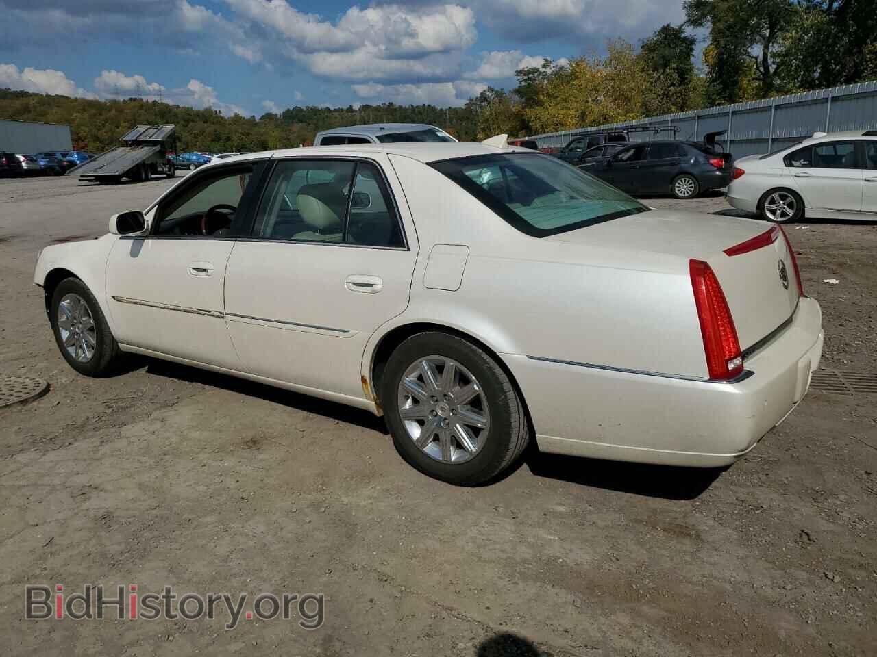 2011 CADILLAC DTS - VIN: 1G6KH5E63BU143745 - Фото 2