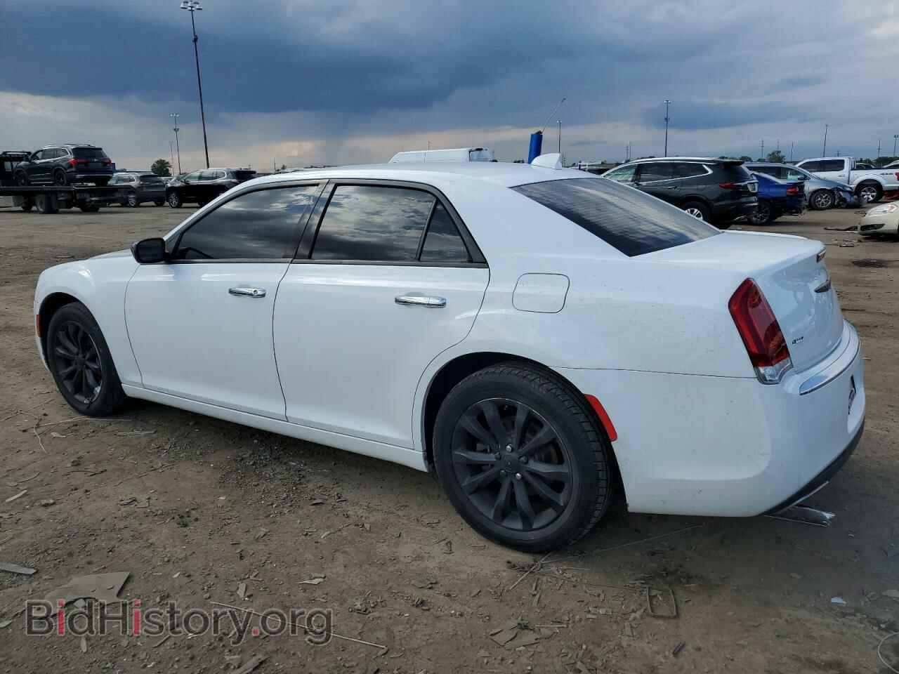 2018 CHRYSLER 300 - VIN: 2C3CCAKG6JH151849 - Фото 2