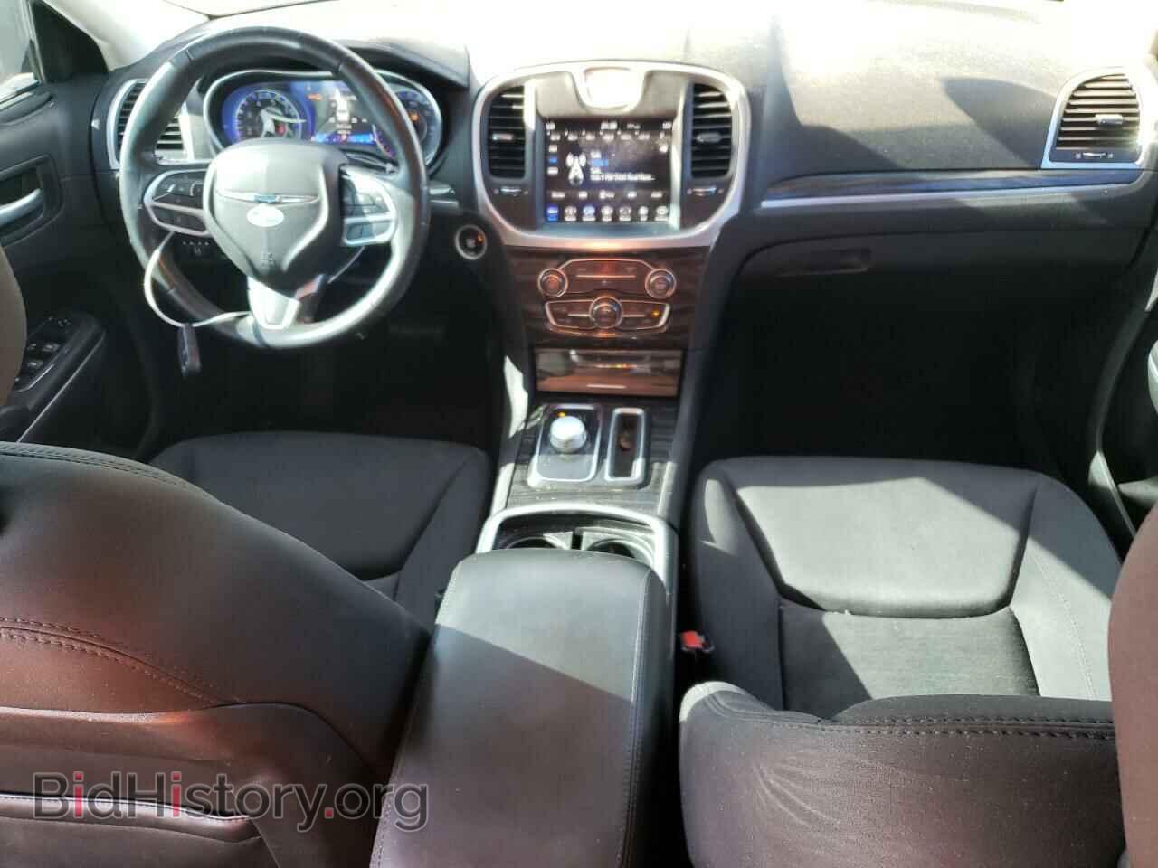 2019 CHRYSLER 300 - VIN: 2C3CCAAGXKH582553 - Фото 8