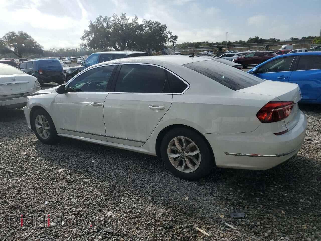 2017 VOLKSWAGEN PASSAT - VIN: 1VWAT7A30HC002156 - Фото 2