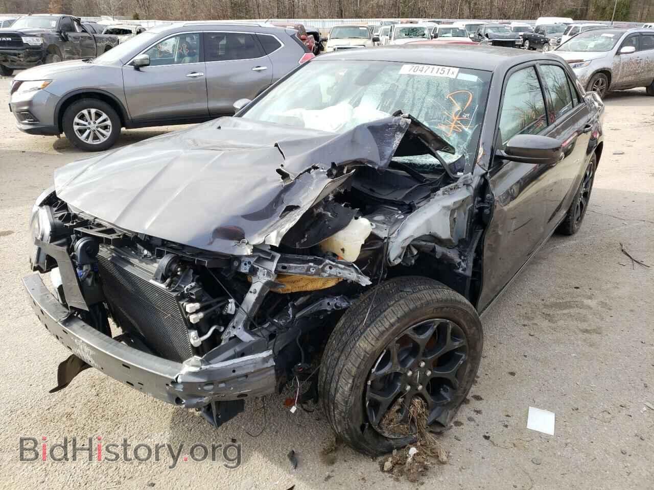 2019 CHRYSLER 300 - VIN: 2C3CCAGG0KH656036 - Фото 2