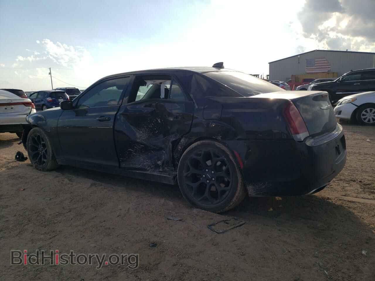 2019 CHRYSLER 300 - VIN: 2C3CCAAG2KH738794 - Фото 2