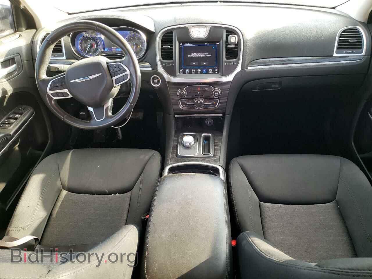 2019 CHRYSLER 300 - VIN: 2C3CCAAG2KH738794 - Фото 8