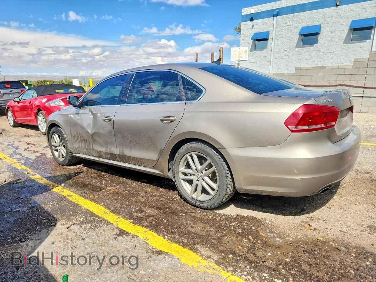 2015 VOLKSWAGEN PASSAT - VIN: 1VWBS7A32FC023577 - Фото 2