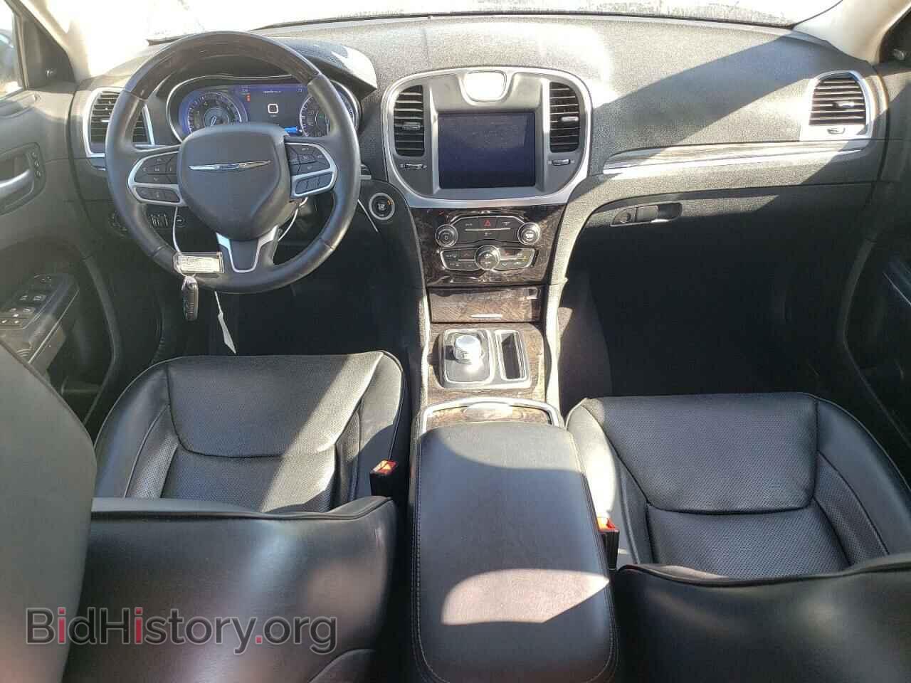 2017 CHRYSLER 300 - VIN: 2C3CCAKG2HH566810 - Фото 8