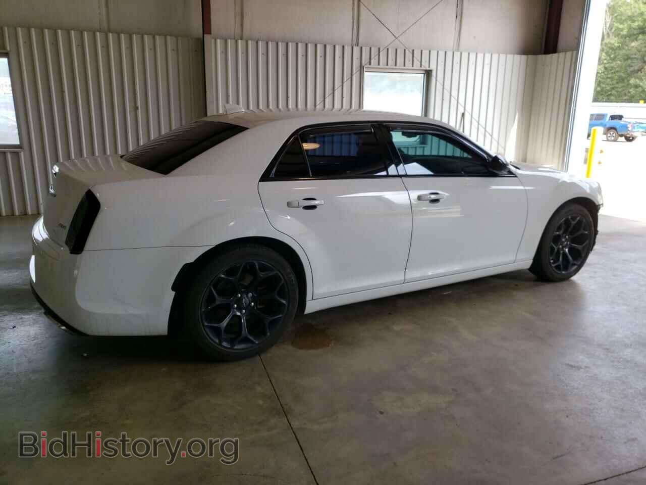 2019 CHRYSLER 300 - VIN: 2C3CCAAG2KH589884 - Фото 3