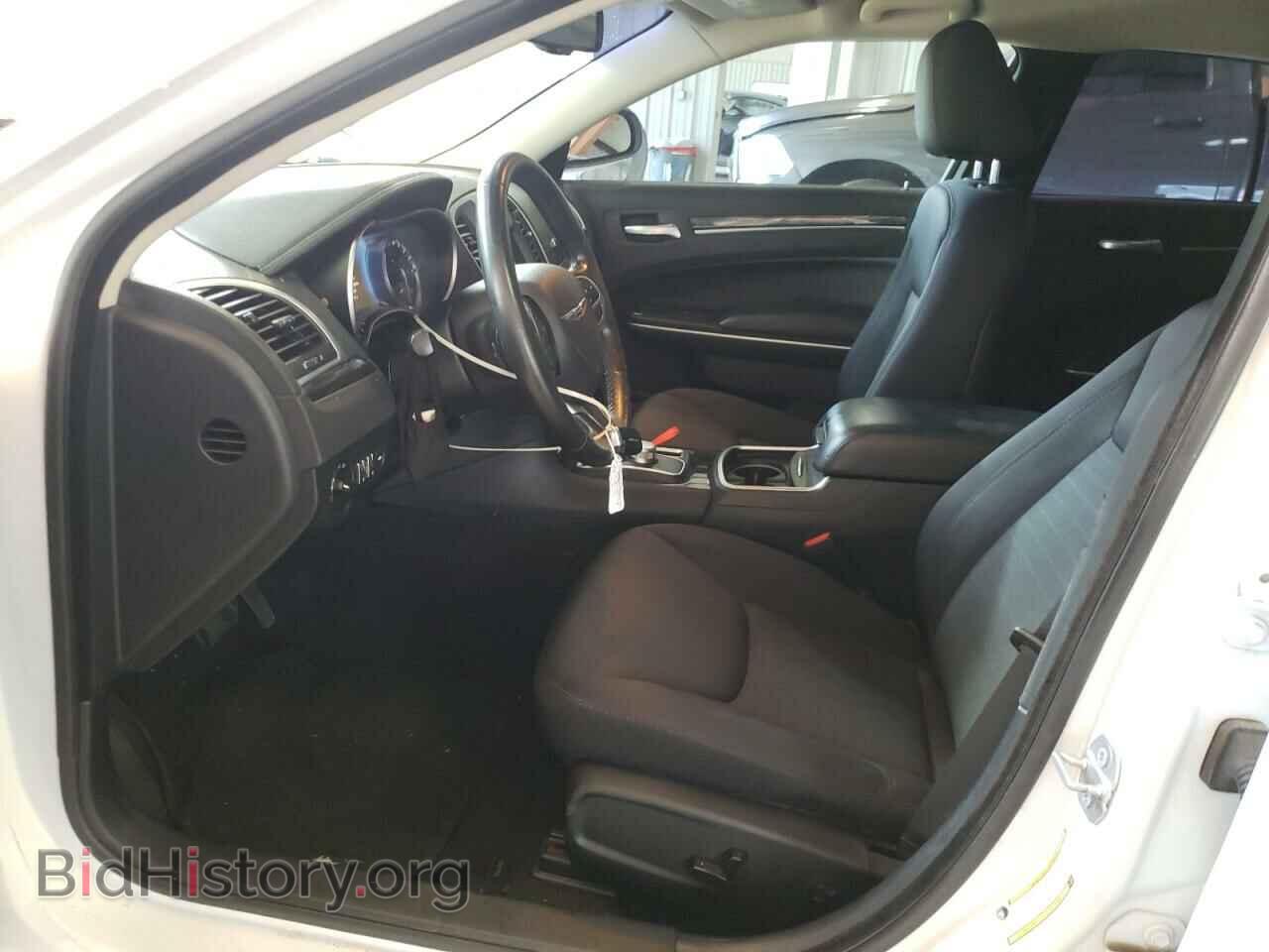 2019 CHRYSLER 300 - VIN: 2C3CCAAG2KH589884 - Фото 7