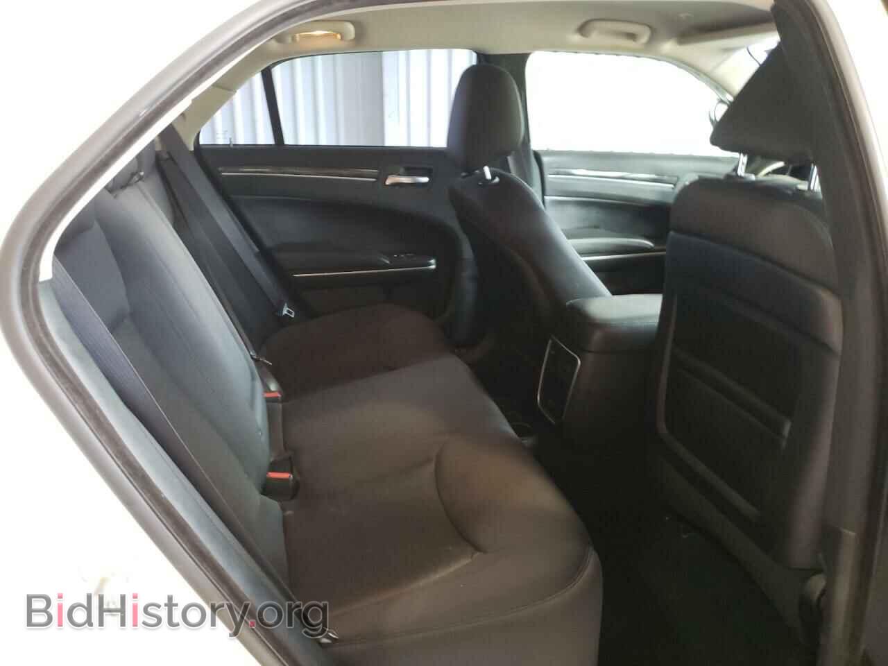 2019 CHRYSLER 300 - VIN: 2C3CCAAG2KH589884 - Фото 10