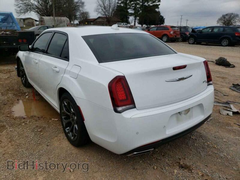 2018 Chrysler 300 (VIN 2C3CCABG5JH250002) — фото 3 из 10