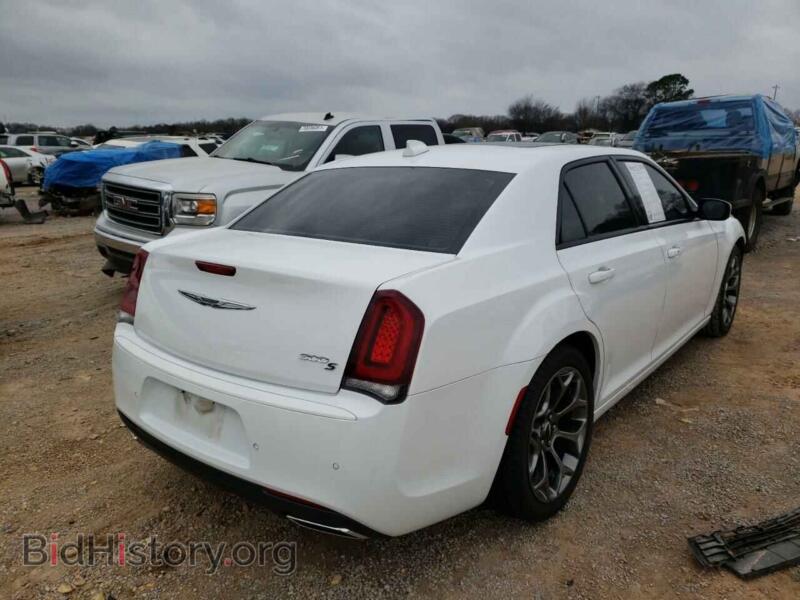 2018 Chrysler 300 (VIN 2C3CCABG5JH250002) — фото 4 из 10