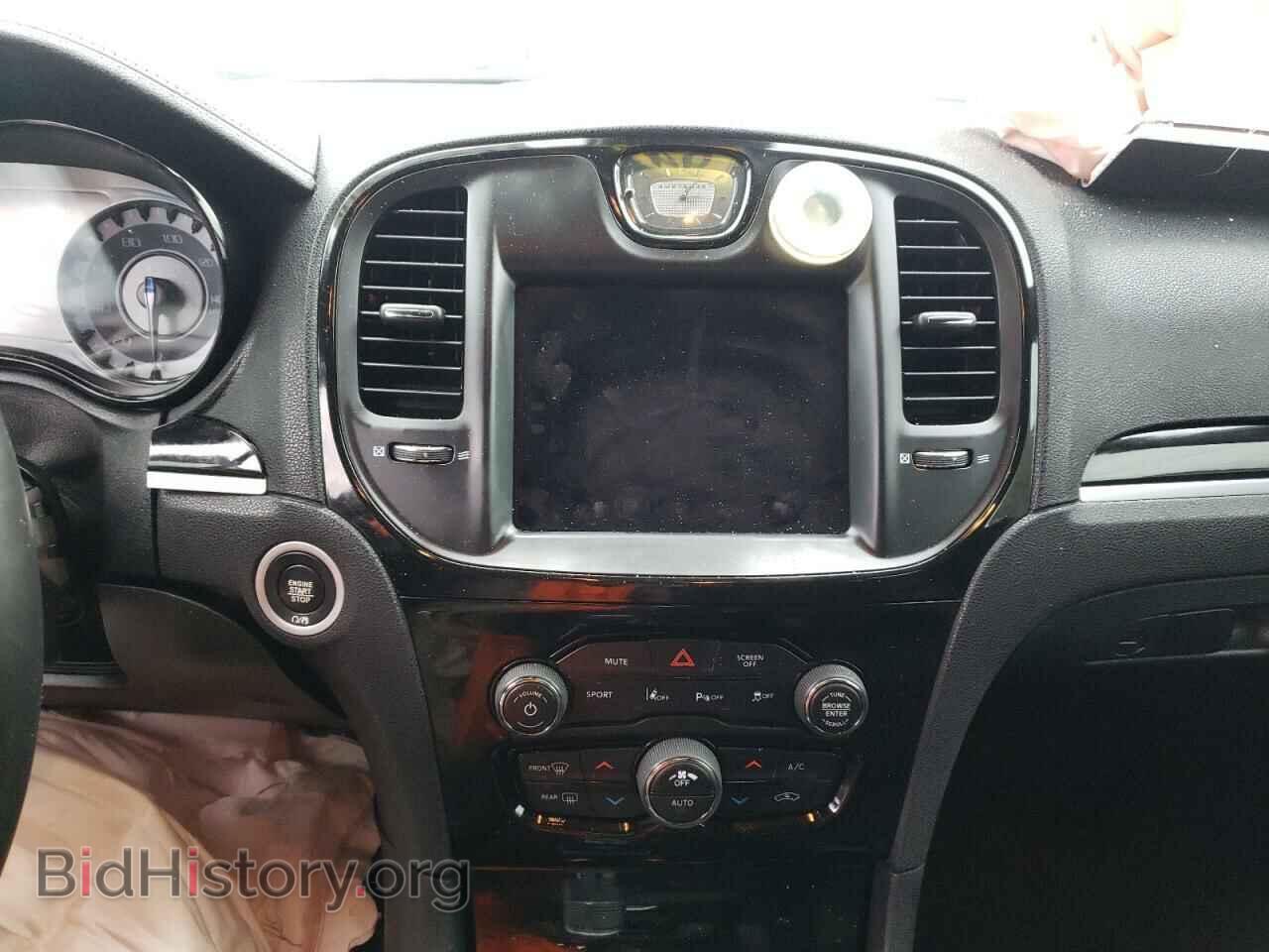 2018 CHRYSLER 300 - VIN: 2C3CCABG5JH250002 - Фото 9