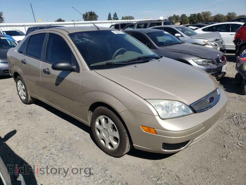2006 Ford FOCUS (VIN 1FAFP34N46W212909) — photo 4 of 12