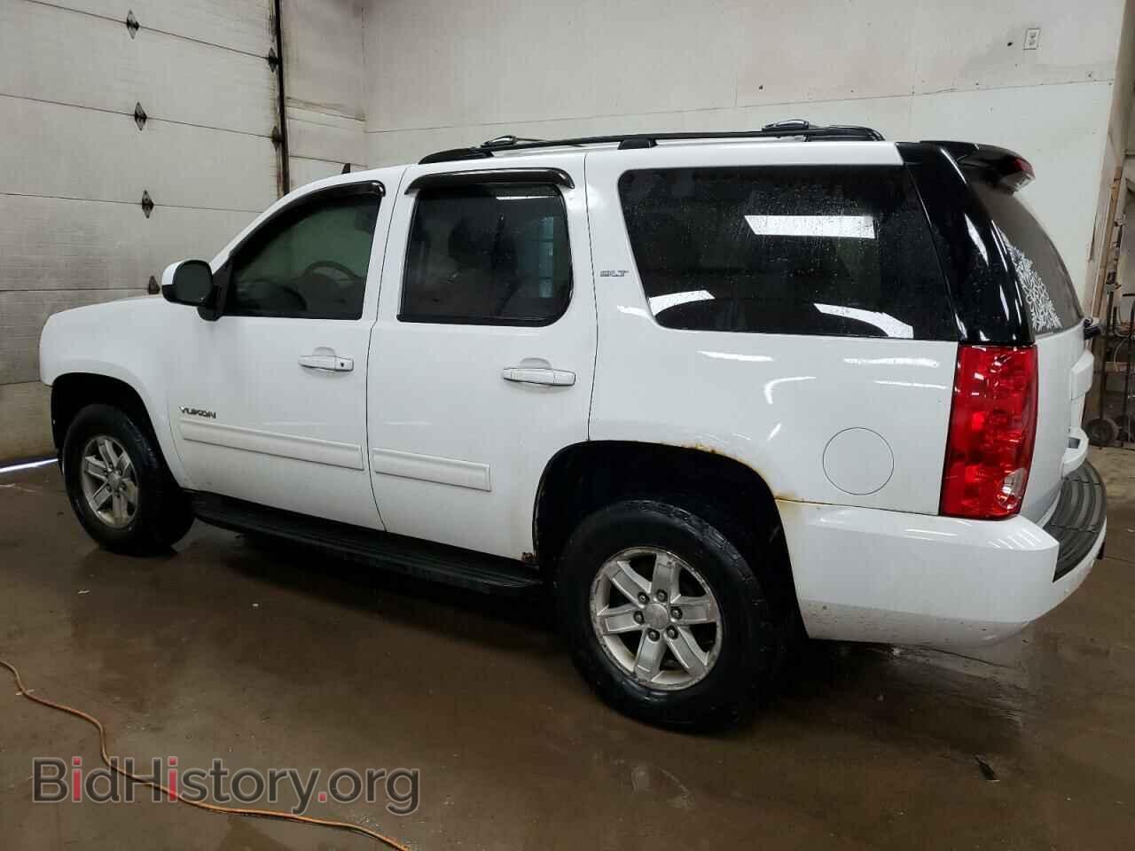 2011 GMC YUKON - VIN: 1GKS2CE00BR358215 - Фото 2