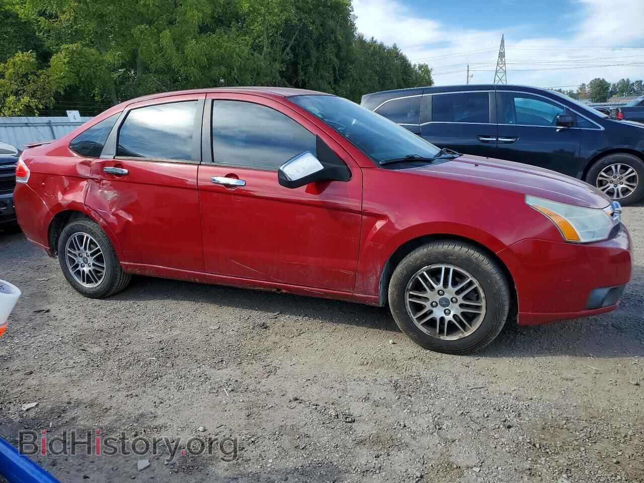 2011 Ford FOCUS (VIN 1FAHP3FN2BW191297) — photo 4 of 12