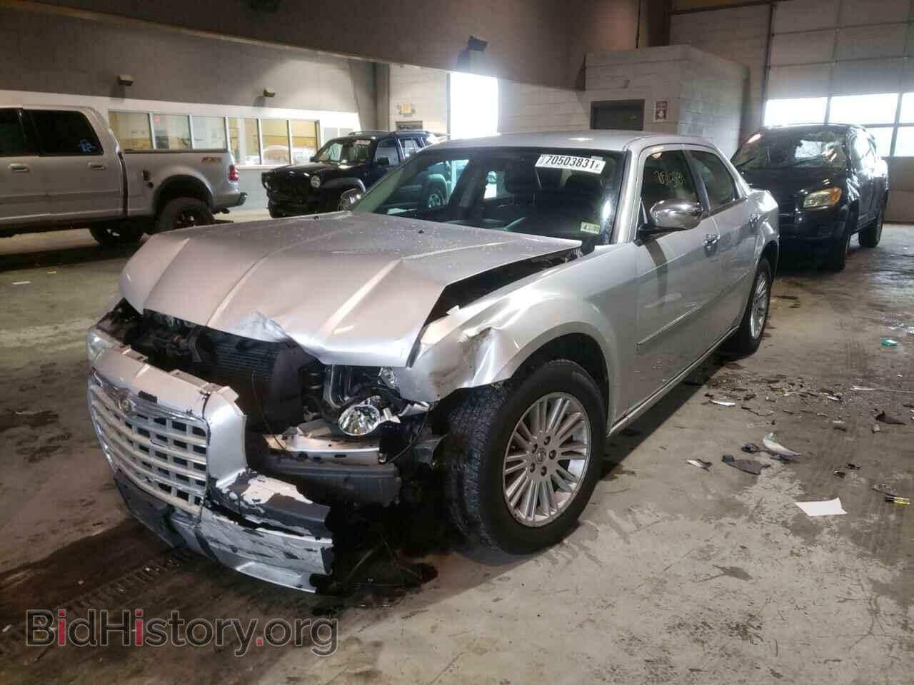 2010 CHRYSLER 300 - VIN: 2C3CA5CV5AH201523 - Фото 2