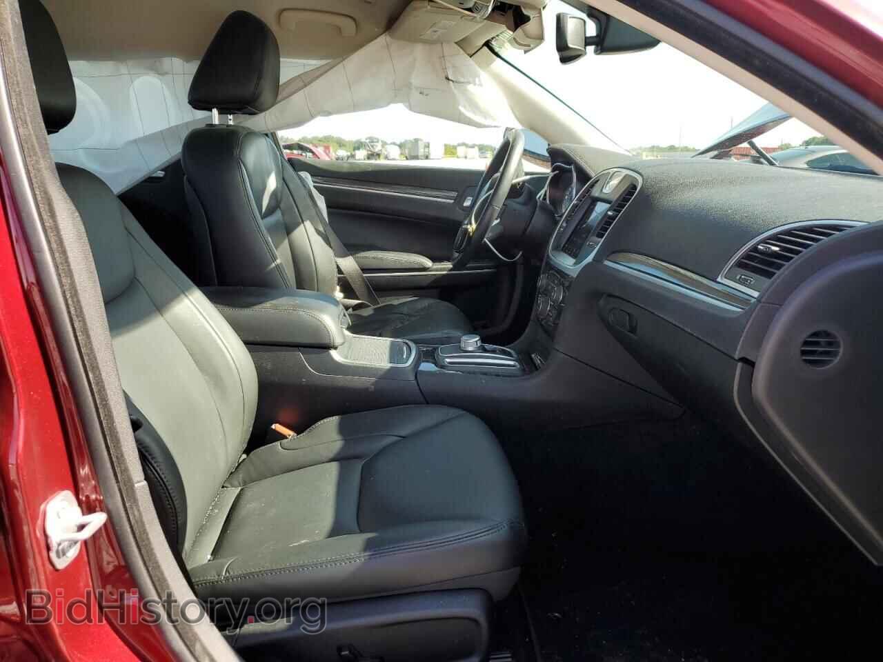 2019 CHRYSLER 300 - VIN: 2C3CCAAG3KH746192 - Фото 7