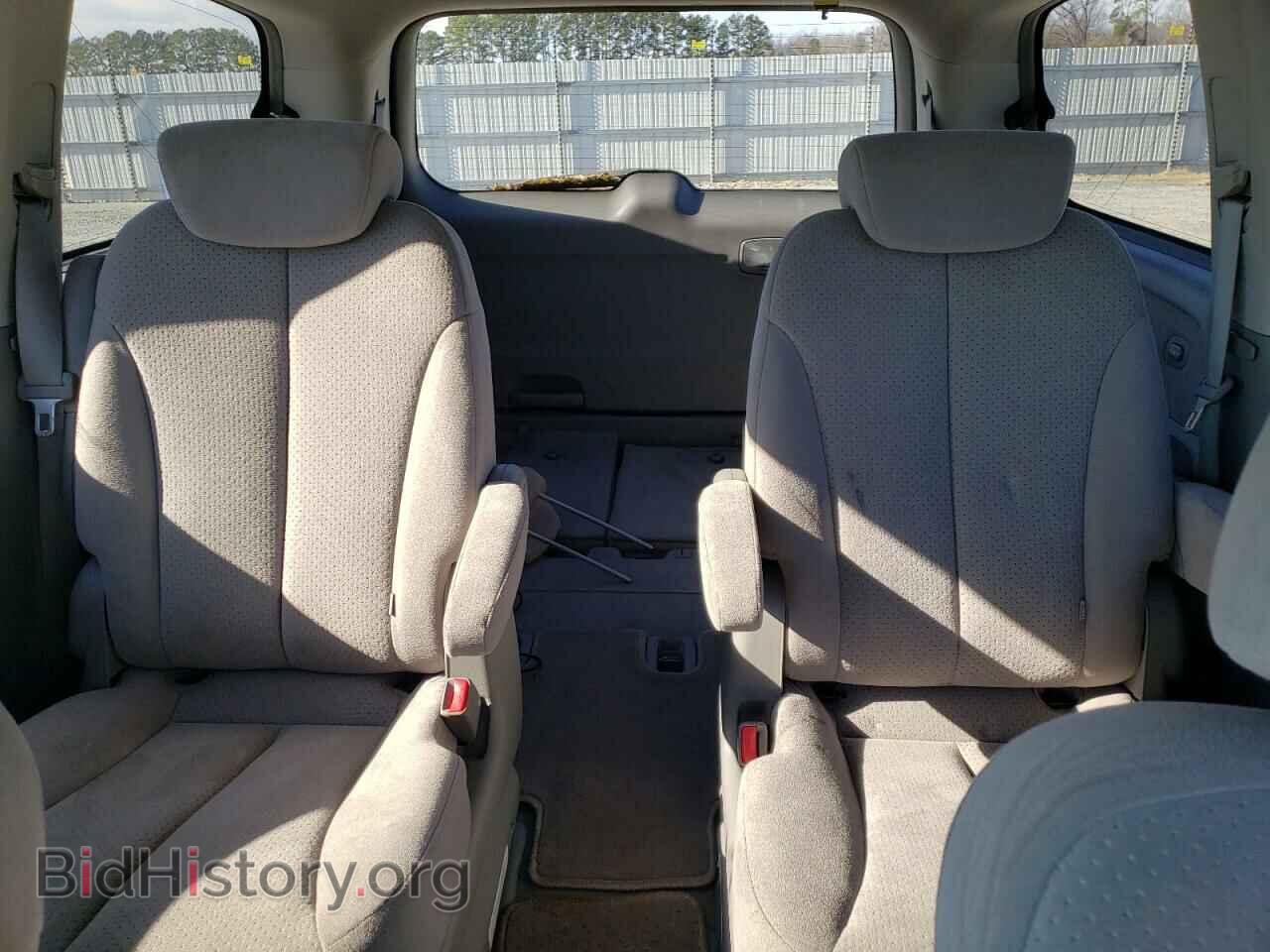 2007 HYUNDAI ENTOURAGE - VIN: KNDMC233276030182 - Фото 10