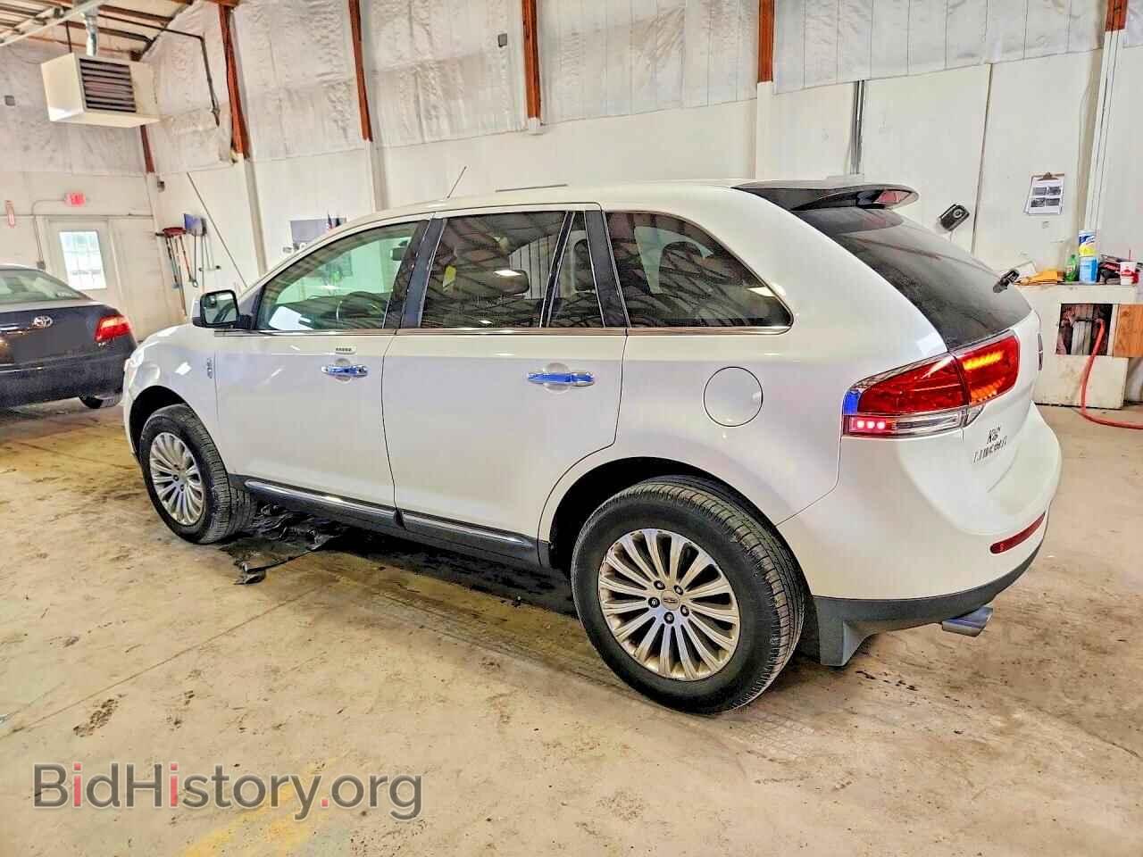 2011 LINCOLN MKX - VIN: 2LMDJ6JK5BBJ02445 - Photo 2