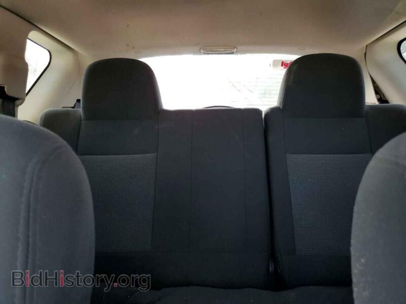 2011 Jeep COMPASS (VIN 1J4NT1FB7BD271512) — photo 10 of 13