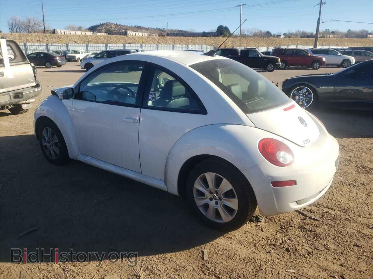2009 VOLKSWAGEN BEETLE - VIN: 3VWPW31CX9M511147 - Фото 2