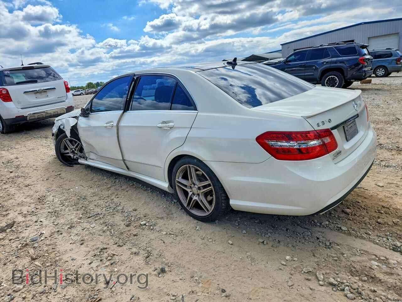 2011 MERCEDES-BENZ E-CLASS - VIN: WDDHF8HB3BA407612 - Photo 2