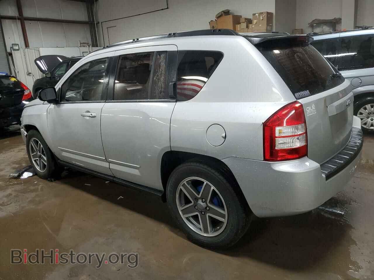 2010 JEEP COMPASS - VIN: 1J4NT4FB2AD642432 - Photo 2