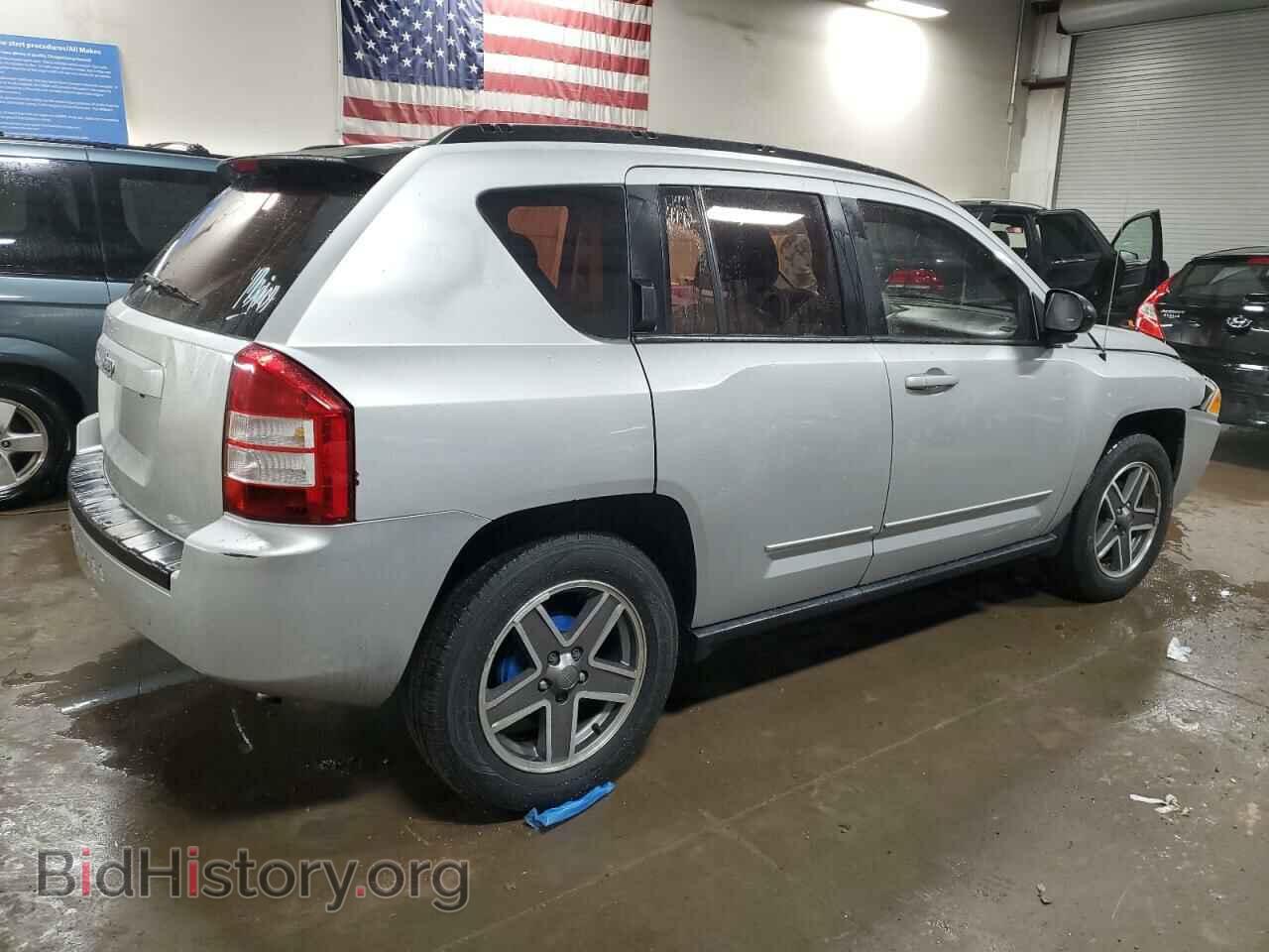 2010 JEEP COMPASS - VIN: 1J4NT4FB2AD642432 - Photo 3