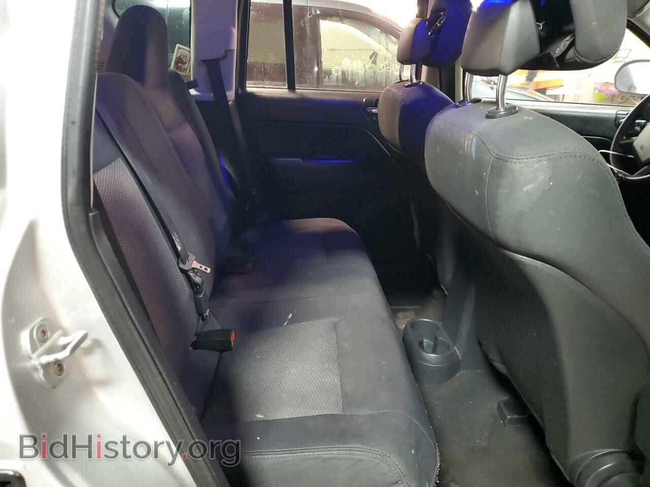 2010 JEEP COMPASS - VIN: 1J4NT4FB2AD642432 - Photo 10