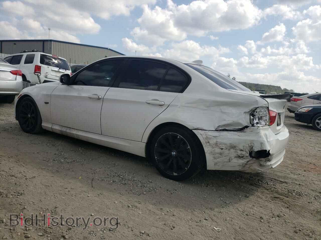 2011 BMW 3 SERIES - VIN: WBAPH7C58BE852879 - Фото 2