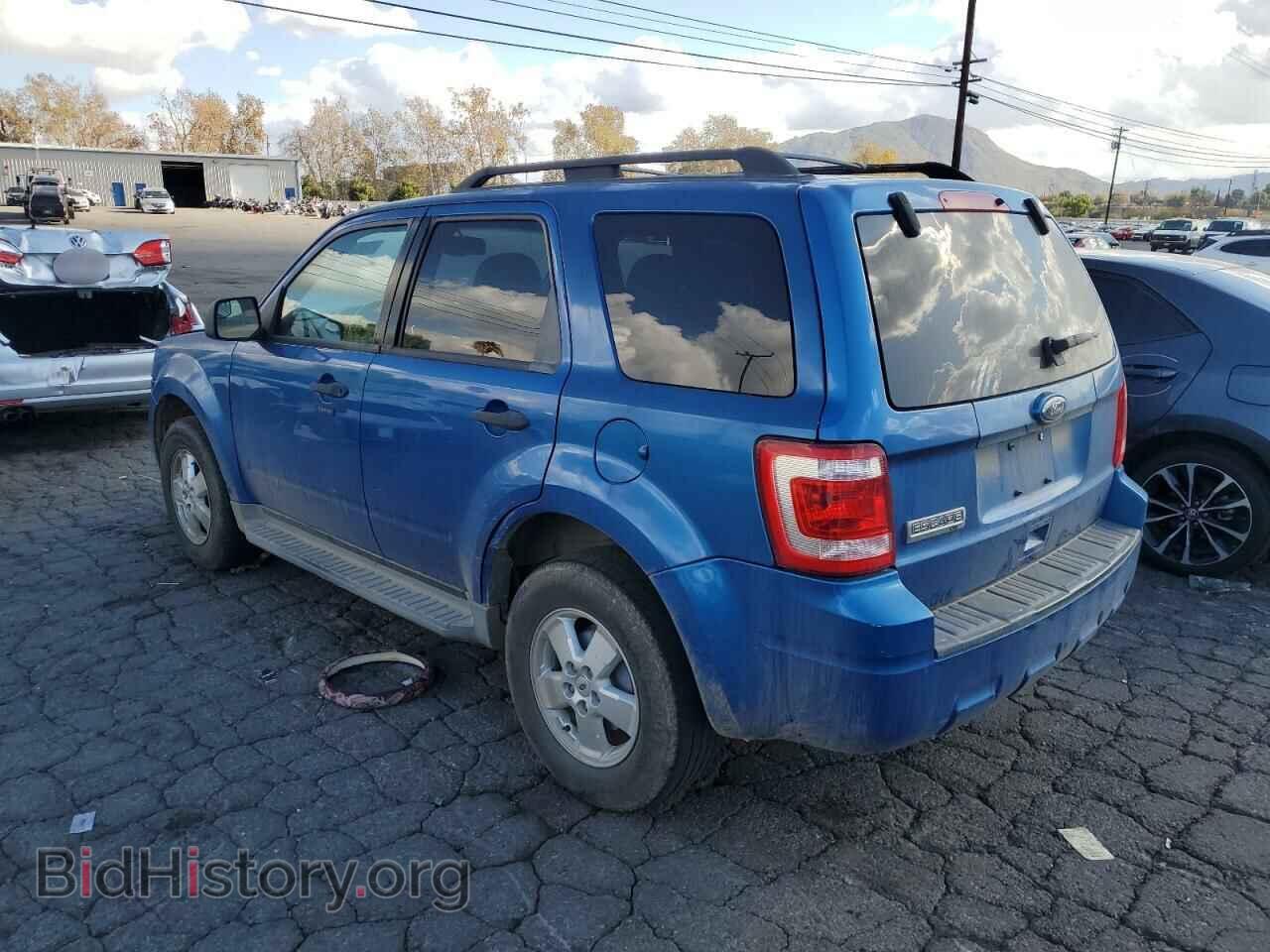2011 FORD ESCAPE - VIN: 1FMCU0D74BKA38892 - Фото 2