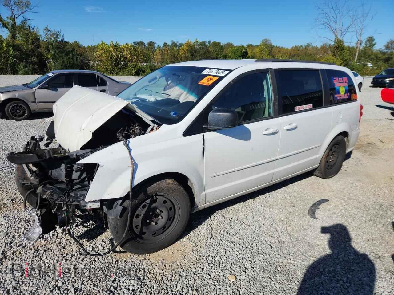 2016 Dodge CARAVAN SXT (VIN 2C4RDGCG6GR339911) — photo 1 of 14, Copart, damage: front end