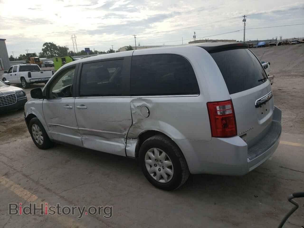 2010 CHRYSLER MINIVAN - VIN: 2A4RR4DE1AR172565 - Photo 2