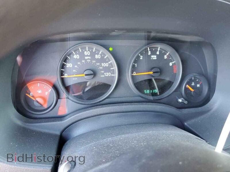 2011 Jeep COMPASS (VIN 1J4NT1FA3BD155537) — photo 9 of 13