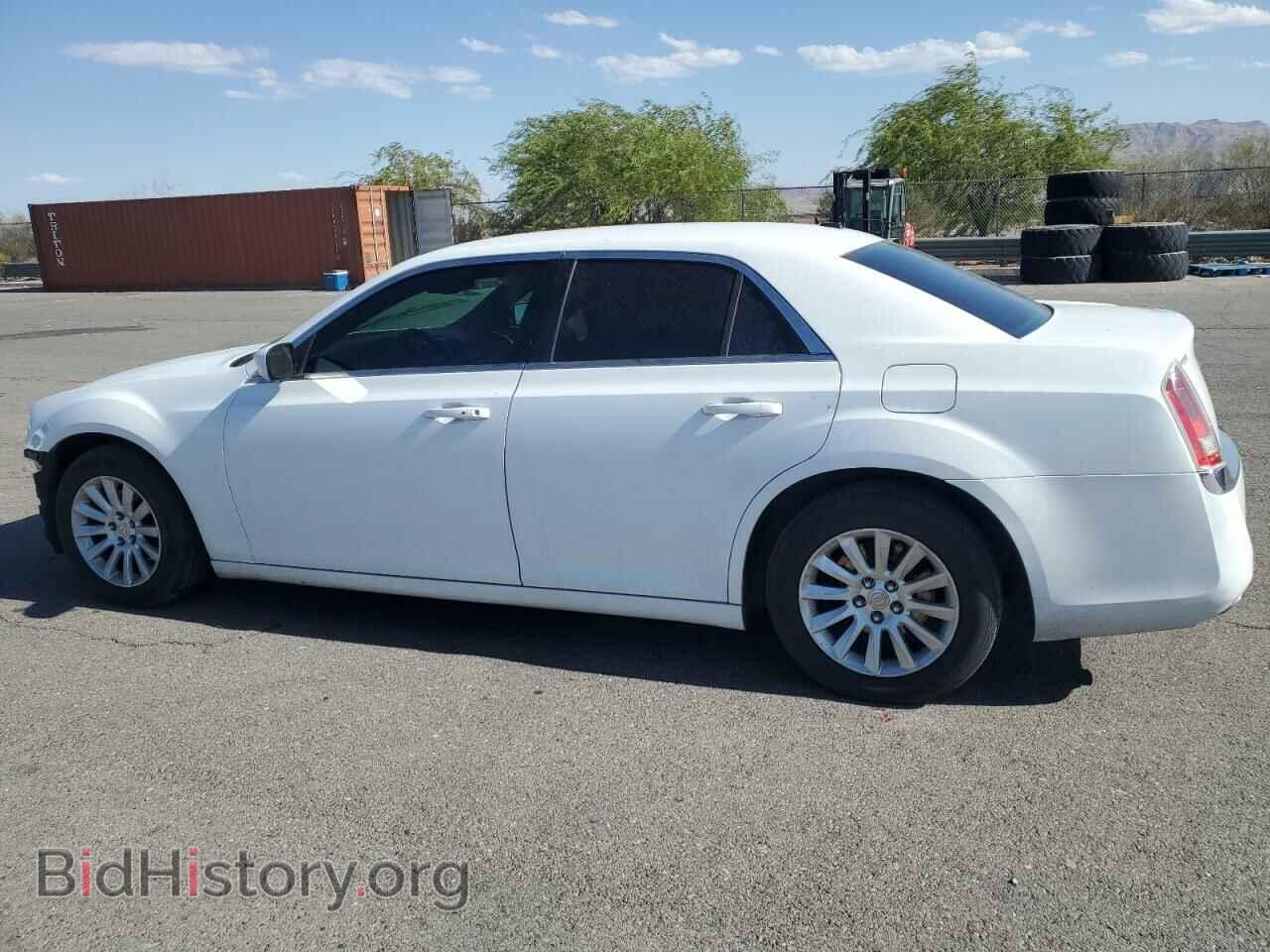 2013 CHRYSLER 300 - VIN: 2C3CCAAG3DH728178 - Фото 2