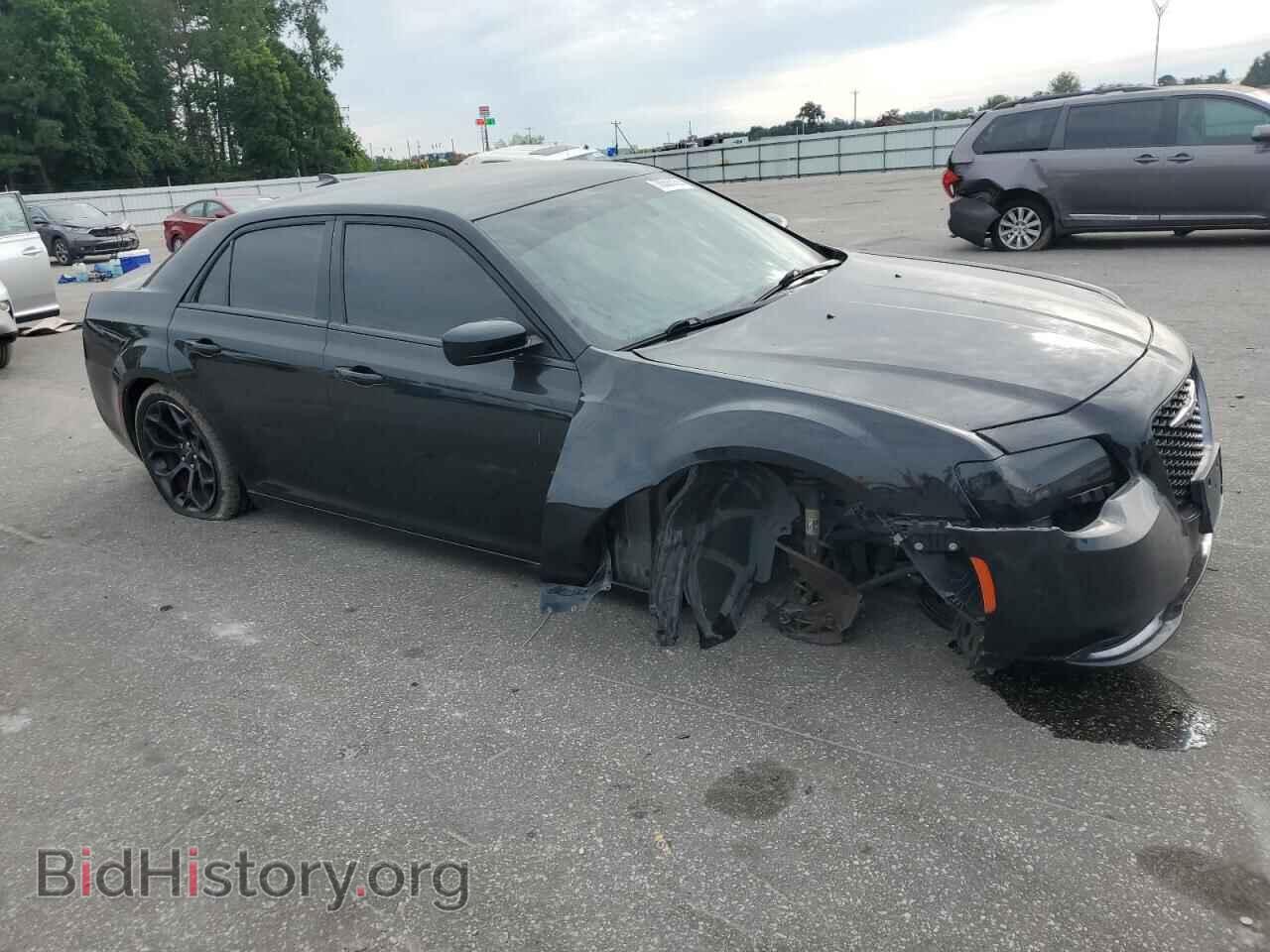 2019 CHRYSLER 300 - VIN: 2C3CCABGXKH697619 - Фото 4
