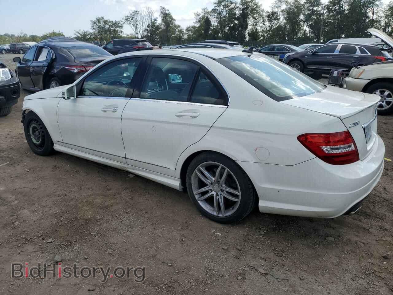 2012 MERCEDES-BENZ C-CLASS - VIN: WDDGF8BB6CF872748 - Фото 2