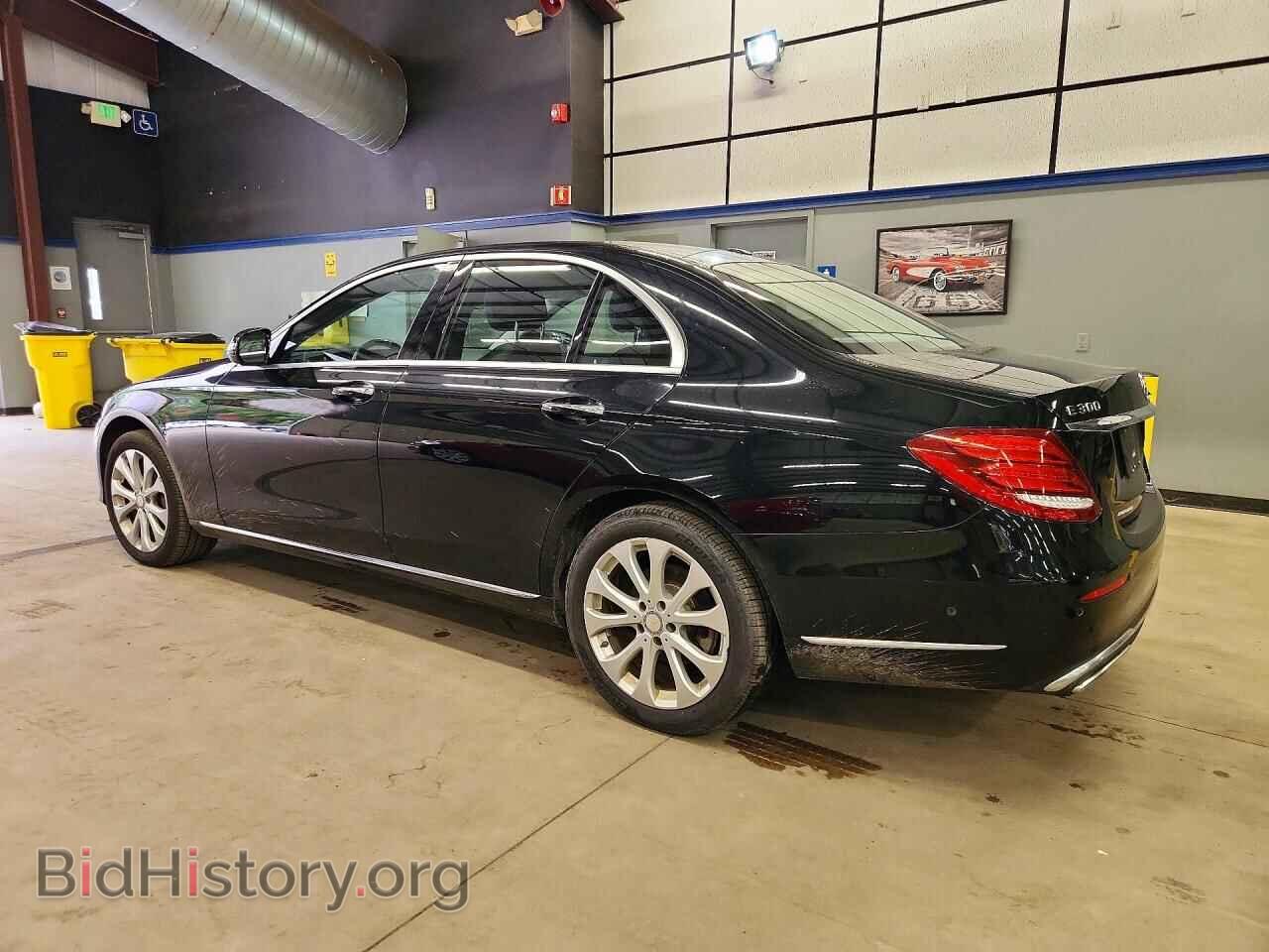 2017 MERCEDES-BENZ E-CLASS - VIN: WDDZF4KB1HA201428 - Фото 2